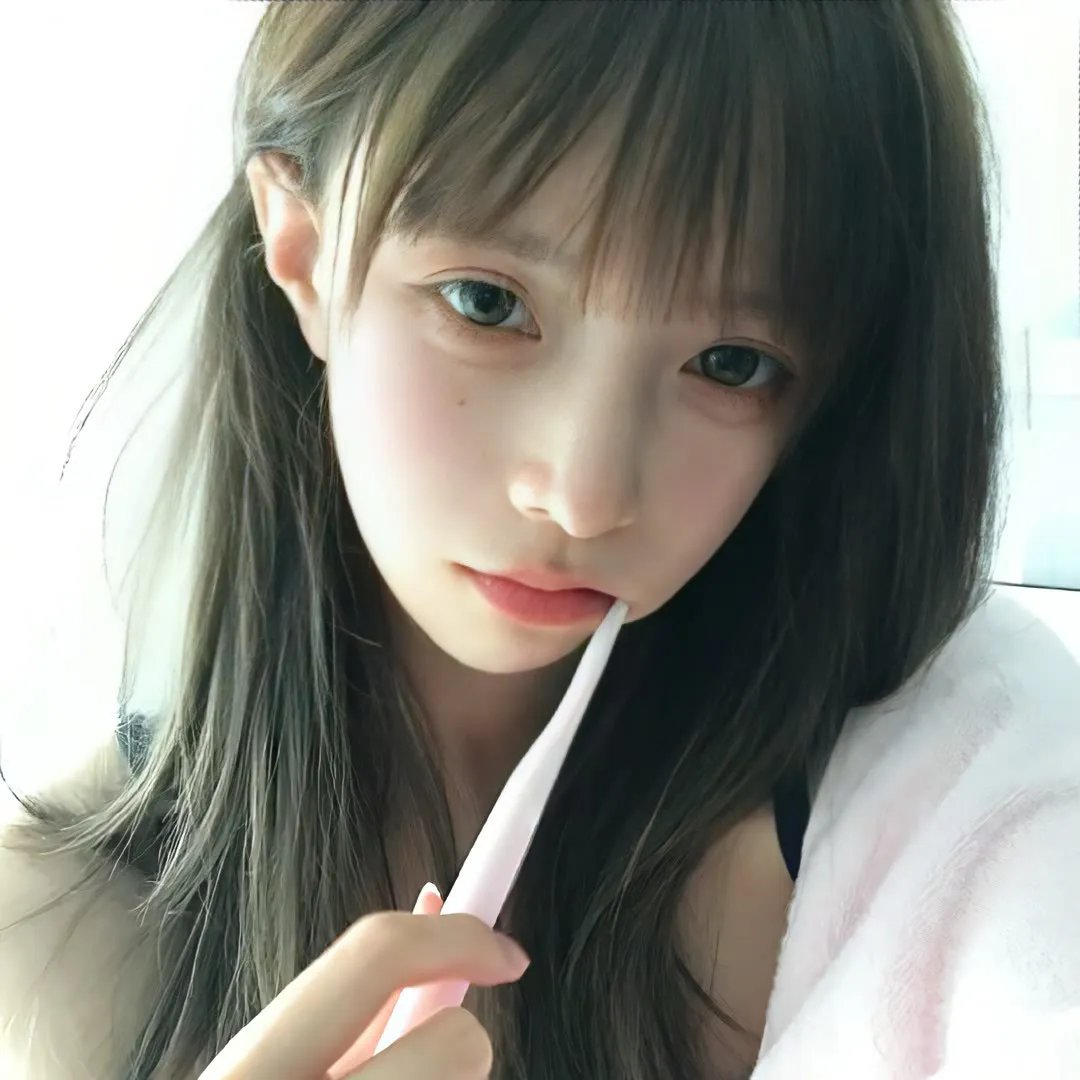 魕